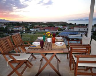 Corinthian Sun - Vacation Home - Korinth - Balkon