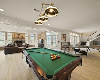 Huge Crystal Lake 7 Acre Ranch W/Pool & Hot Tub - McHenry