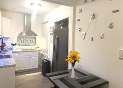 Modern Private Bedroom with Bus Stop to NYC - Englewood - Kuchnia