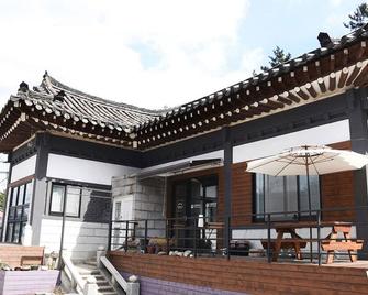 Gyeongju Sogeumgangsan Guest House - Gyeongju - Building