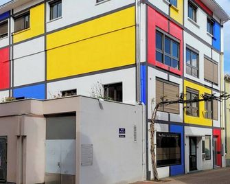 Chambre privative noire - Mülhausen - Gebäude