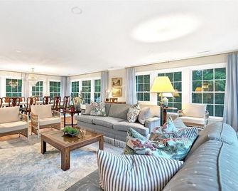 Pool-Sleeps 20-Stylish- 5 mins to downtown Southern Pines- Close to Pinehurst - Southern Pines - Lounge