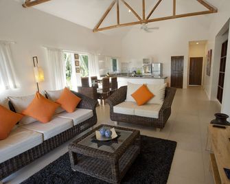 Atmosphere Resorts & Spa - Dauin - Living room