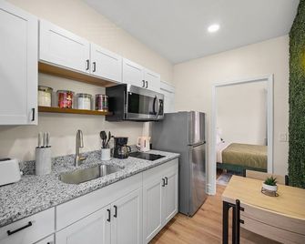 Charming Studio with Sun Room Sleeps 4 - Pittsburgh