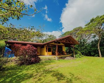 Mystica - Naranjos Agrios - Outdoors view