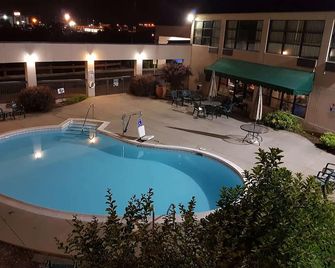 Travelodge by Wyndham Roanoke - Roanoke - Bazén