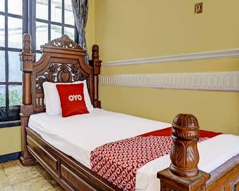 Spot On 91798 Hotel Grand Mutiara - Karawang - Bedroom