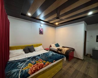 himalayan tourist cottage - Kedārnāth - Bedroom