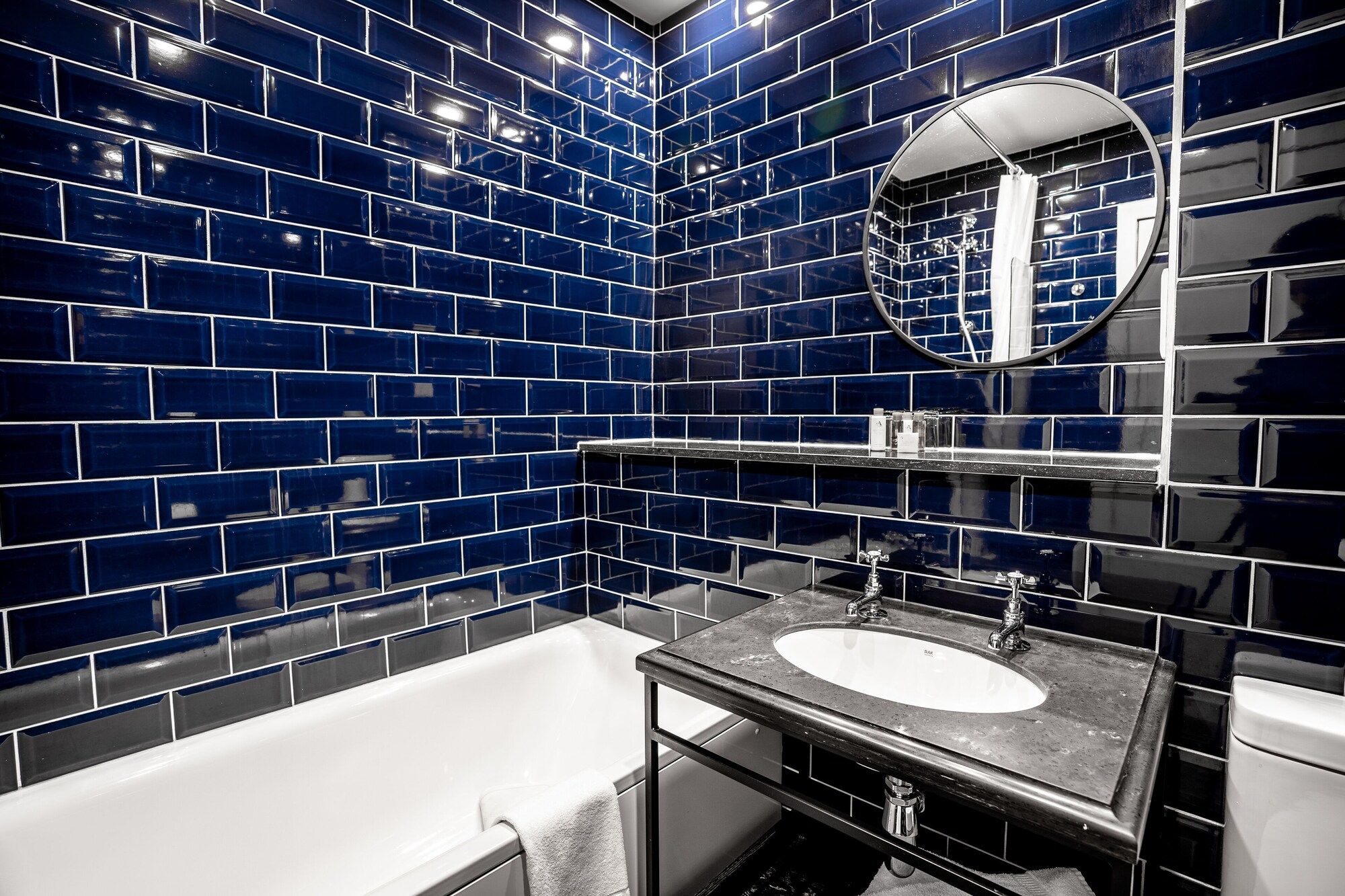 The Park - Peebles - Baño