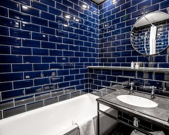 The Park - Peebles - Baño