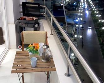 Larnaca Seaview Rooms - Larnaka - Balkon