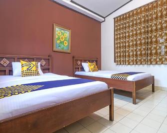 Super OYO 1927 Hotel Candra Adigraha - Denpasar - Habitación