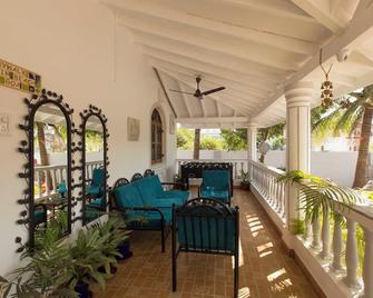 Villa Baywalk Goa - 200 meters from Morjim Beach - Morjim - Patio
