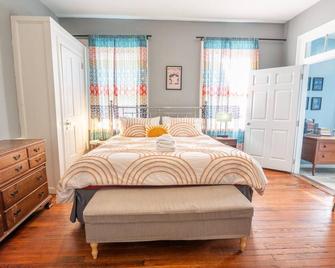 The Davis - Beautiful Classic Charleston Home! - Charleston - Schlafzimmer