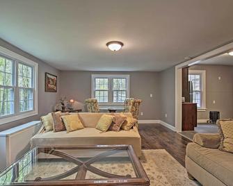 Beautiful Lenox Home, 3 Mi to Shakespeare and Co! - Lenox - Sufragerie
