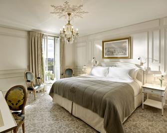 Le Meurice - Paris - Bedroom