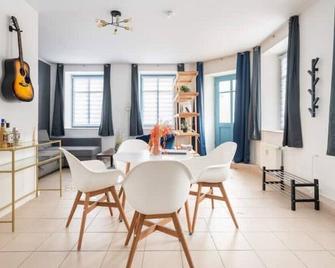 Loft with Gym - Kitchen / WiFi / Free Parking - Berlin - Essbereich