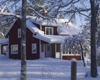 Harabygget - charming red/white house close to nature - Sävsjö - Edificio