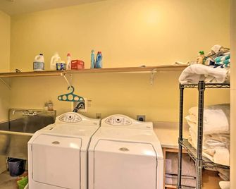 Luxury Vacation Rental in The Berkshires - Williamstown - Laundry facility
