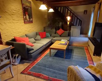 Charming residence 25km from Le Mans - Vivoin - Living room