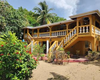Luxury Bed And Breakfast With Pool - Hopkins - Building