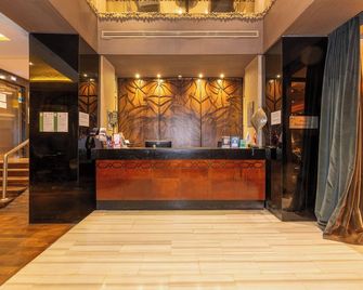 Pera Tulip Hotel & Spa - Istanbul - Front desk