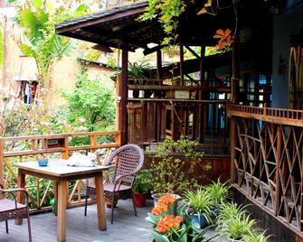 Hello Chengdu International Youth Hostel - Çengdu - Veranda