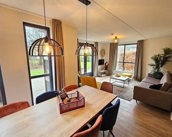 New 3 bedroom house 7 people - Slijk-Ewijk - Comedor