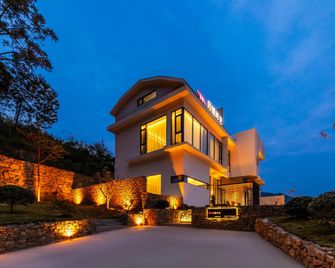 Panorama Peaks Lodge-Free pickup-Sunrise-Close to the Middle Gate Ticket Office of the Zhangjiajie F - Zhangjiajie - Building