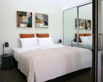 Hilton Executive Apartment - Marleston - Bedroom
