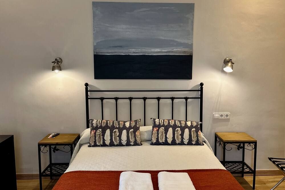 كازا كونسيل جران فيا جيست هاوس