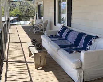 Sycamore Suite with Amazing Lake Views [w/ EV charging] - Wofford Heights - Balcony