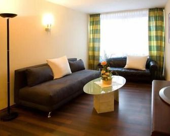 Hotel Haus Krone - Bexbach - Wohnzimmer