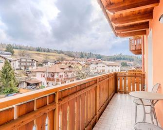 Beautiful apartment for 3 guests with WIFI, TV, patio and pets allowed - Taio - Balkon