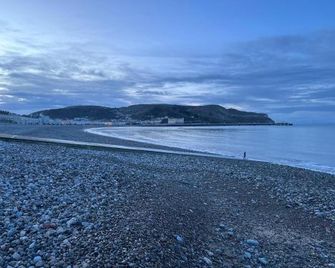 Merrion Hotel - Llandudno - Beach
