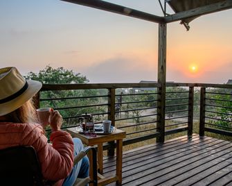 Ndhula Luxury Tented Lodge - White River - Balcón