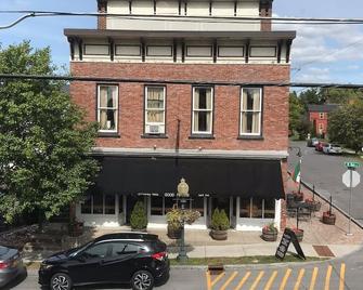In the Heart of Historic Sackets Habor, NY - Sackets Harbor - Edificio