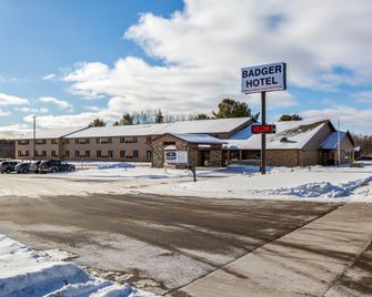 Cobblestone Inn & Suites - Merrill - Merrill - Gebäude