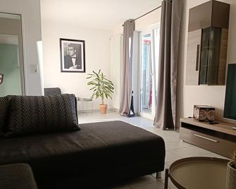 Ruhige Familienfreundliche Ferienwohnung Direkt im Hochwald - Losheim am See - Schlafzimmer