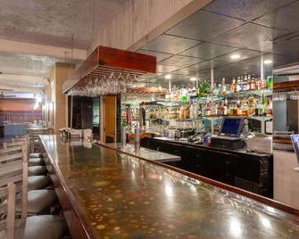 Ramada Plaza by Wyndham Virginia Beach Oceanfront - Virginia Beach - Bar