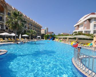 Camyuva Beach Hotel - קמר - בריכה