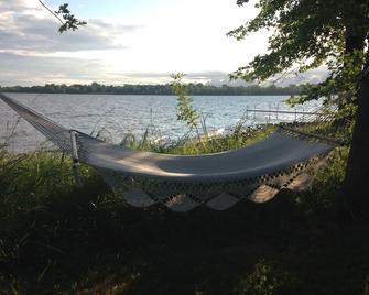 Stunning Sunsets, Gorgeous Lakefront, Beautiful Home - Isle La Motte - Patio