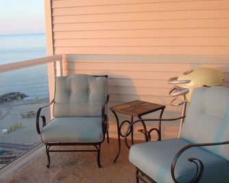Family Fun And Beautiful Views On Lake Erie. Perfect Luxury Condo/Indoor Pool - Geneva-on-the-Lake - Balcón