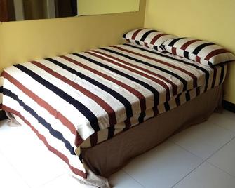 Condo Near Airport Naia 1, 2, & 3(Chateau Elysee Condominium) - Parañaque - Bedroom