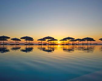 Capovaticano Resort Thalasso Spa - Capo Vaticano - Zwembad