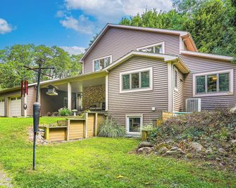 Wooded Retreat on 5 Acres: 6 Mi to Edinboro Lake! - Edinboro - Edificio