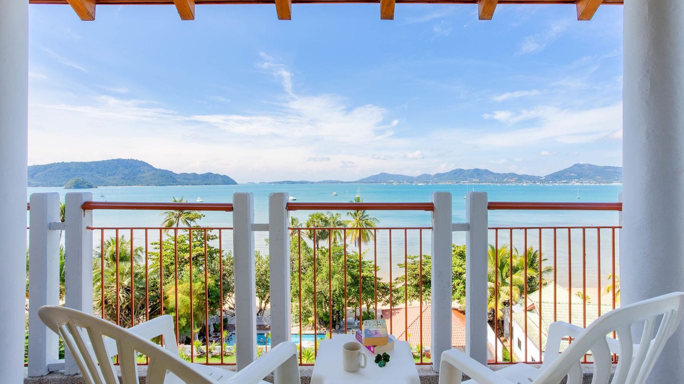 บายเดอะซี ภูเก็ต บีช รีสอร์ท