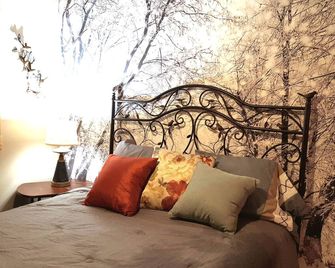 Georgia's Coziest Riverside Retreat: Cabin Adventure in Claxton - Claxton - Bedroom