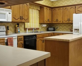 Spacious house with Wifi -- only 10 minutes from Hubbard Lake. - Breckenridge - Cocina