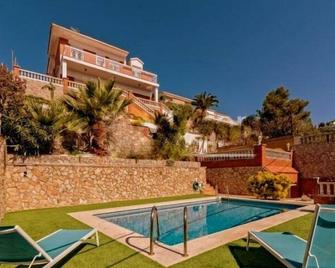 Villa With Private Pool and Beach - Santa Susanna - Piscine